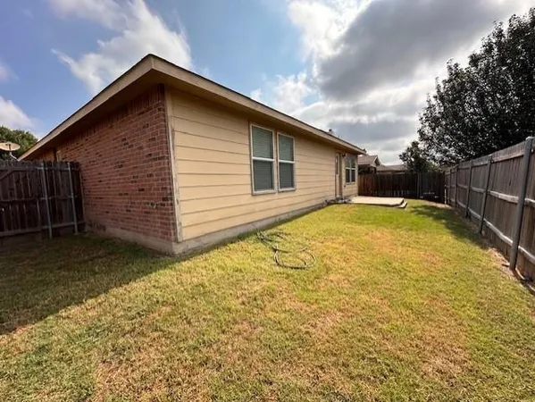 $2,095 | 433 Emerald Creek Drive, Fort Worth, TX 76131