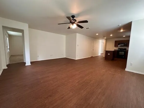 $2,095 | 433 Emerald Creek Drive, Fort Worth, TX 76131