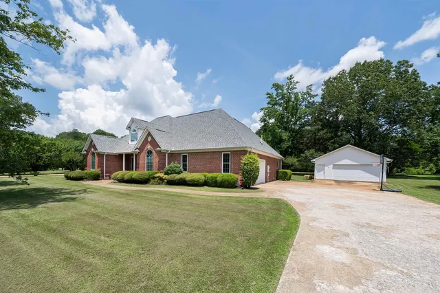 $499,900 | 372 Cr 218 Drive, Corinth, MS 38834