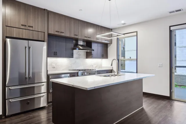 $4,404 | 253 Lake Street East, Unit 212, Wayzata, MN 55391