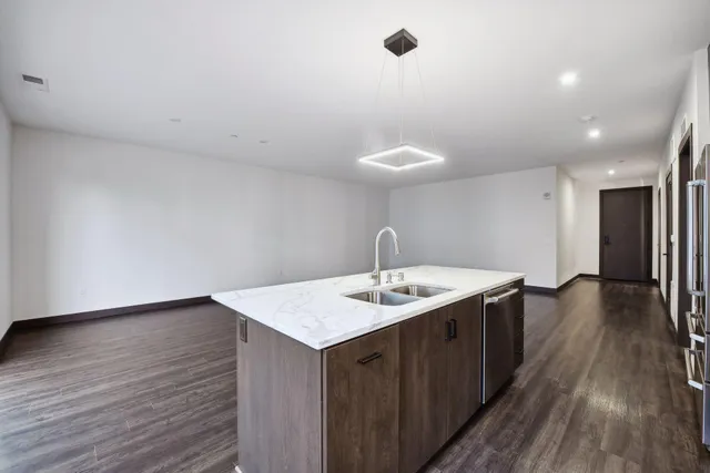 $4,404 | 253 Lake Street East, Unit 212, Wayzata, MN 55391