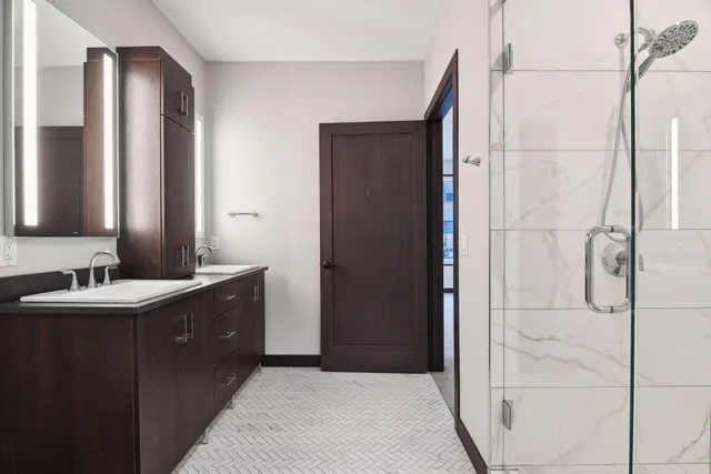 $4,404 | 253 Lake Street East, Unit 212, Wayzata, MN 55391