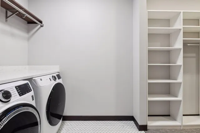 $4,404 | 253 Lake Street East, Unit 212, Wayzata, MN 55391