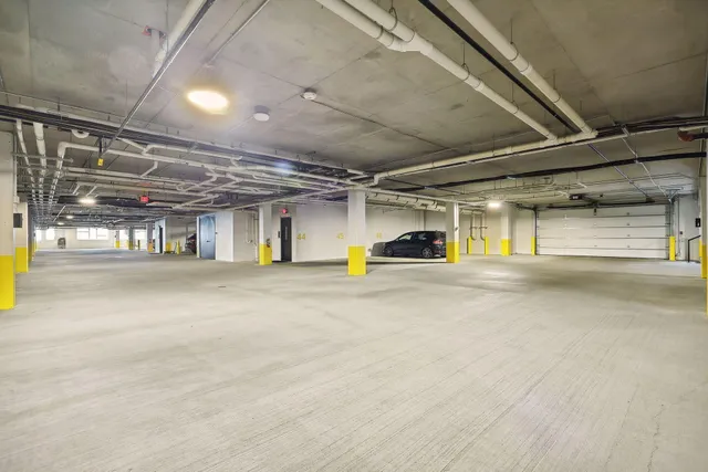 $4,404 | 253 Lake Street East, Unit 212, Wayzata, MN 55391