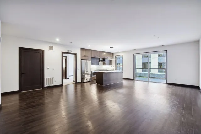 $4,404 | 253 Lake Street East, Unit 212, Wayzata, MN 55391