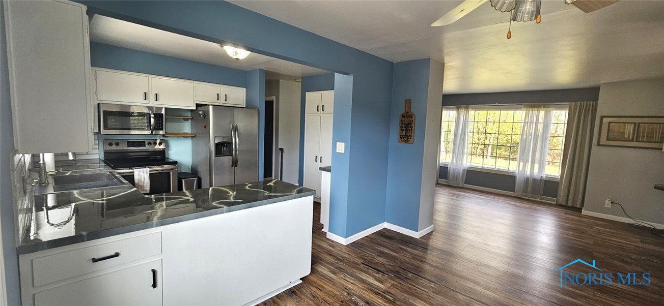 7710 Noward Road Waterville, OH 43566 - Photo 25 of 42 dining opens to living area