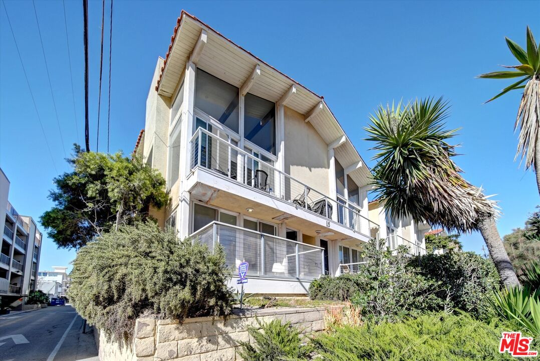 15 Spinnaker Street, Unit 101 Marina del Rey, CA 90292 - Photo 2 of 39