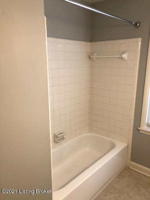 6709 Fernview Road Louisville, KY 40291 - Photo 31 of 39 29Bathtub