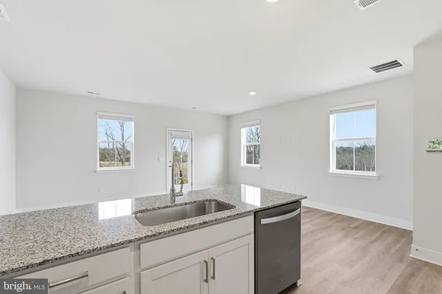 $2,250 | 100 Pomo Lane, Winchester, VA 22602