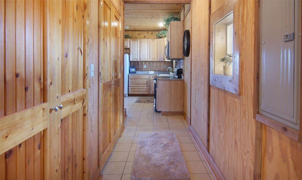 504 Doe Lane Graham, TX 76450 - Photo 9 of 27 a view of a hallway with kitchen and entryway