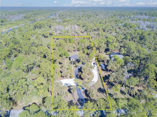 $575,000 | 3985 38th Avenue Southeast, Naples, FL 34117