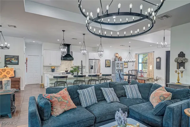 $575,000 | 3985 38th Avenue Southeast, Naples, FL 34117