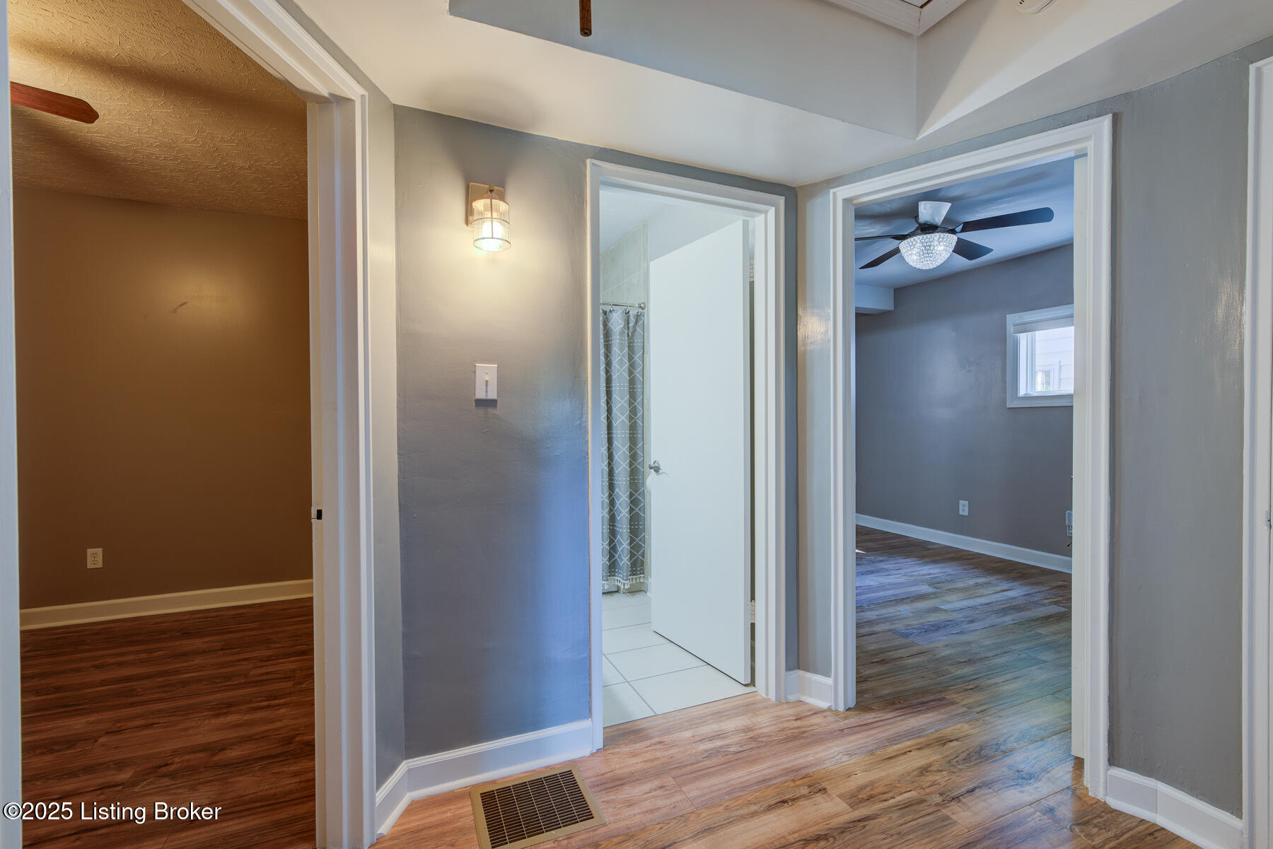 2629 Alanmede Road Louisville, KY 40205 - Photo 14 of 32 Hall Bath