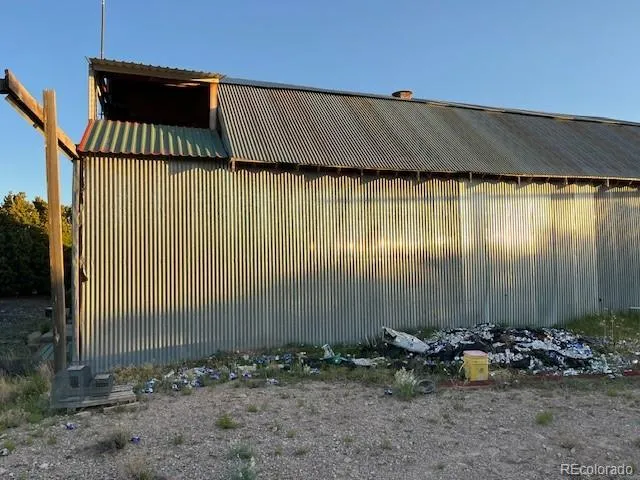 a view of a backyard with plants