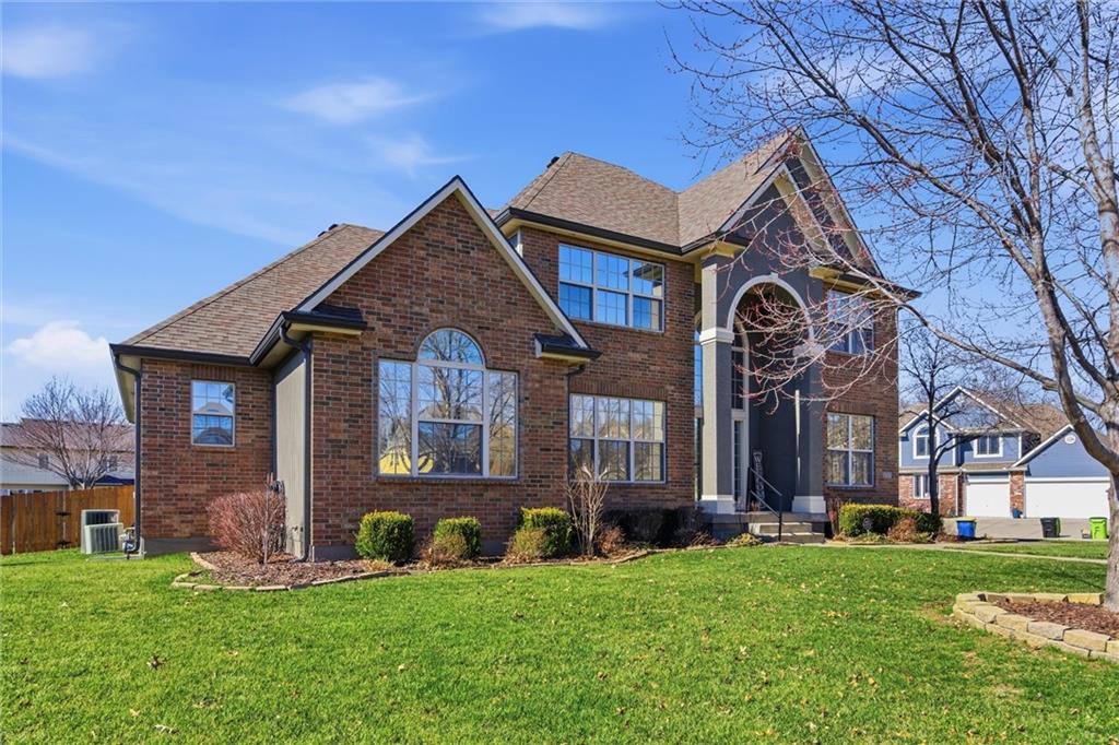 401 Southeast Hackamore Court Lee's Summit, MO 64082 - Photo 3 of 52