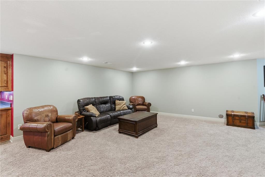 401 Southeast Hackamore Court Lee's Summit, MO 64082 - Photo 36 of 52