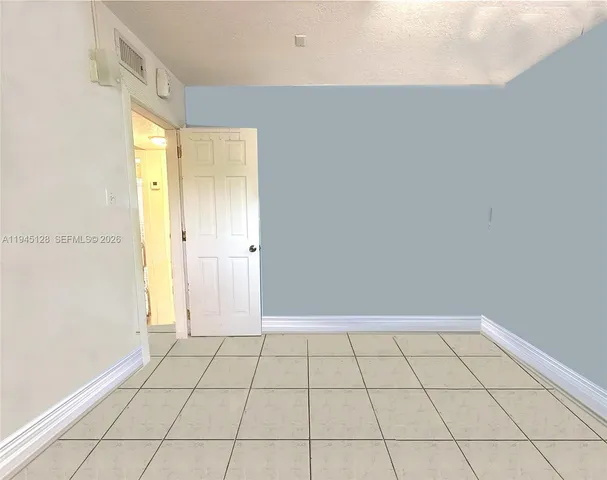 a black and white photo of a room