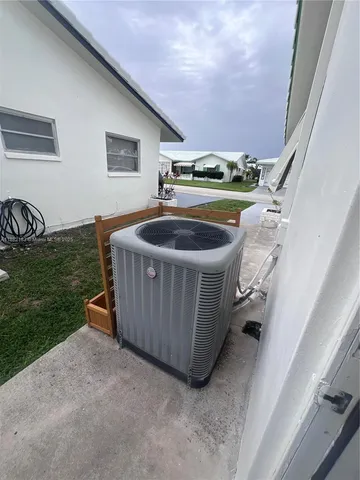 a view of a house with backyard and porch