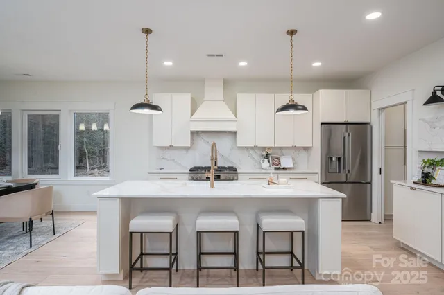 $674,999 | 6407 Sterling Place, Hickory, NC 28601