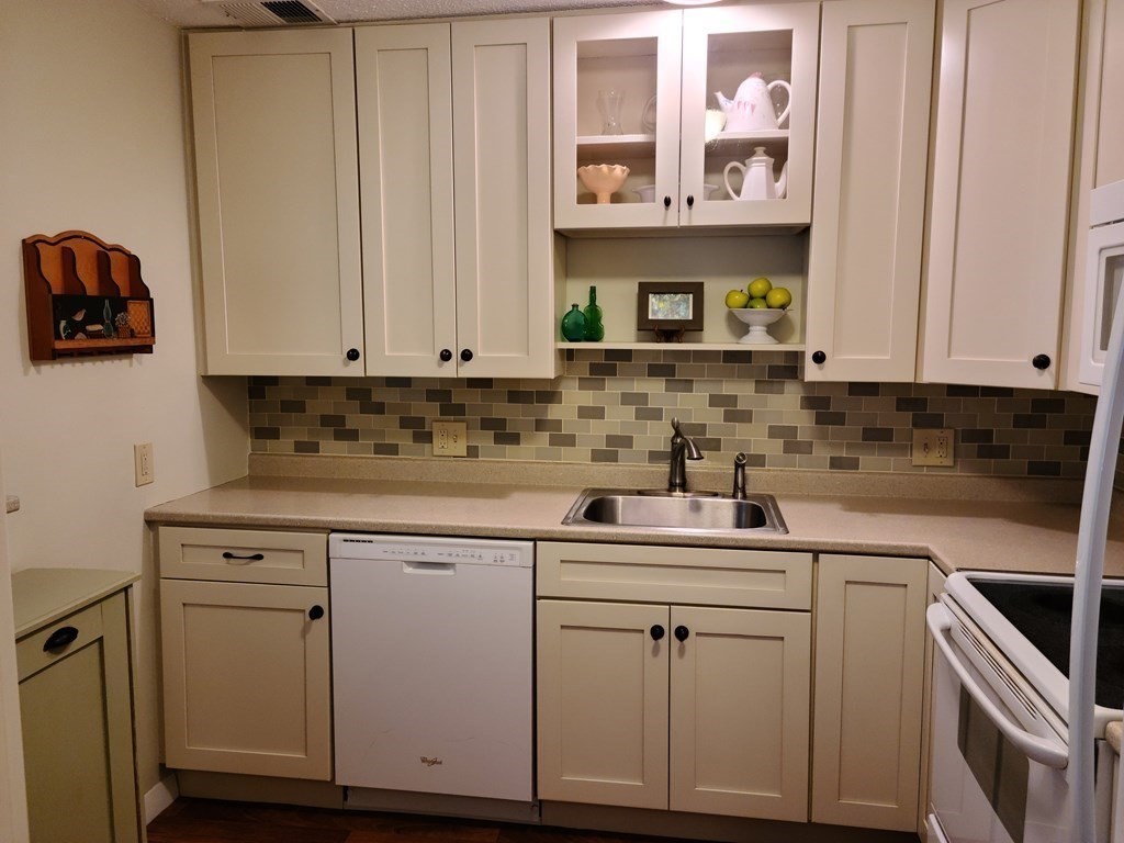 1029 Pleasant Street, Unit 38 Worcester, MA 01602 - Photo 3 of 10