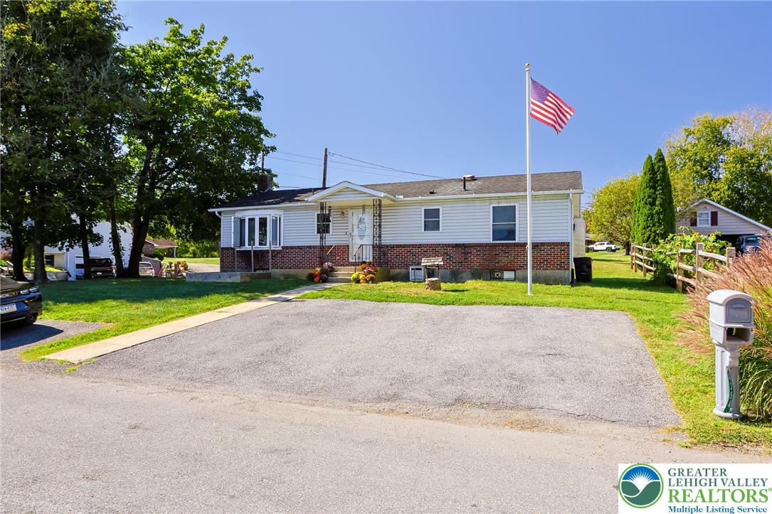 4354 2nd Street Walnutport, PA 18088 - Photo 2 of 21 a view of a volley ball court
