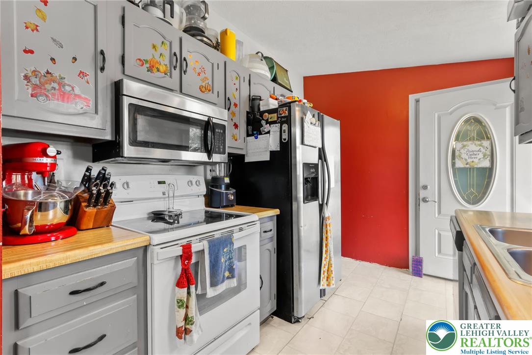 4354 2nd Street Walnutport, PA 18088 - Photo 4 of 21 a utility room with fridge dryer and washer