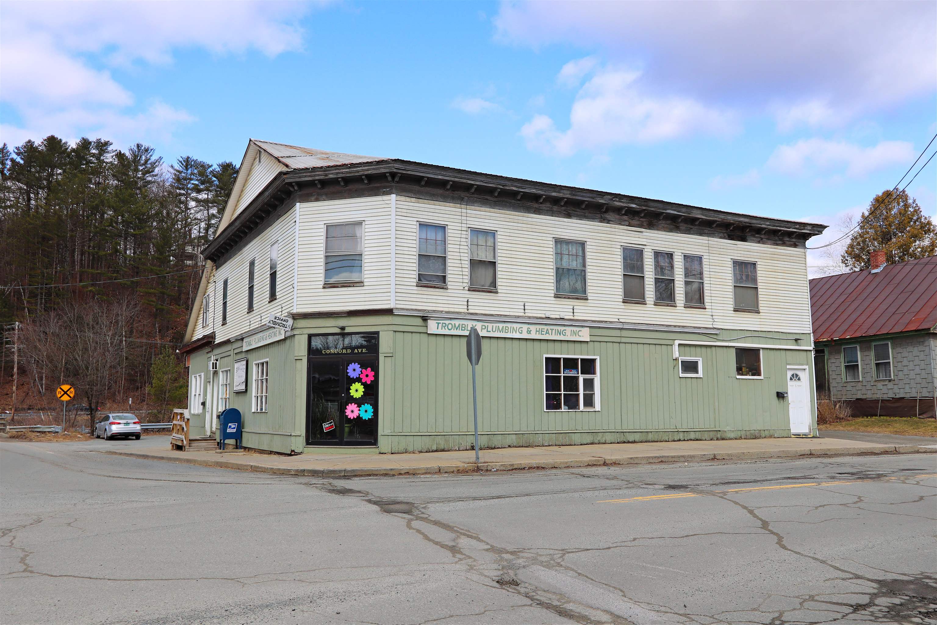 77 Concord Avenue St. Johnsbury, VT 05819 - Photo 3 of 39