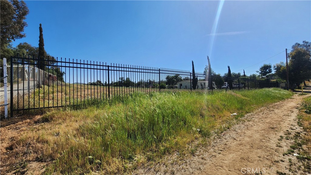 0 West Rider Street Perris, CA 92570 - Photo 7 of 19 a view of a garden