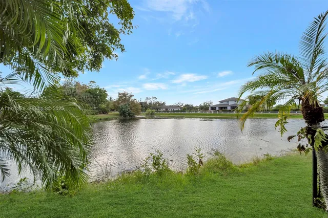 $490,000 | 4852 Grapevine Way, Davie, FL 33331