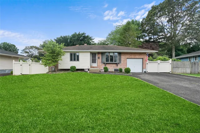 $774,999 | 12 Donna Lane, Commack, NY 11725