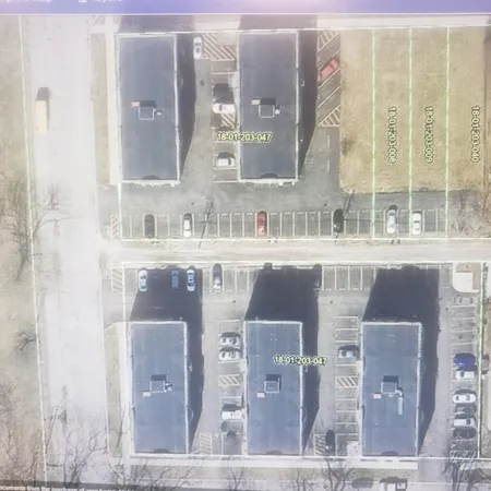 $6,000 | 7335 Oakwood Avenue, Unit P10, Lyons, IL 60534