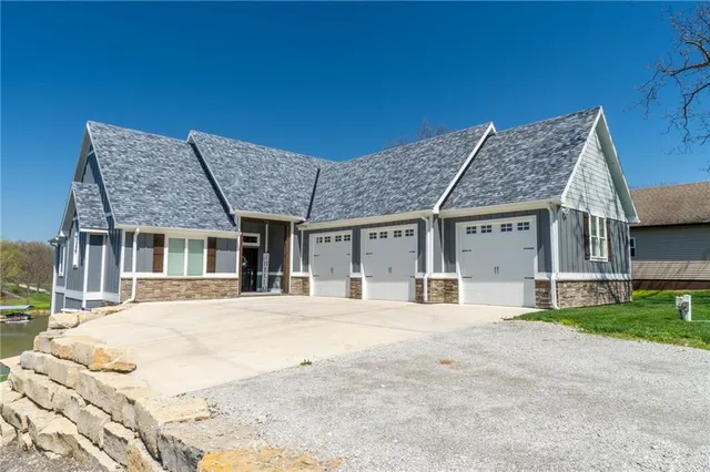 $1,185,000 | 114 Goose Court, Altamont, MO 64620