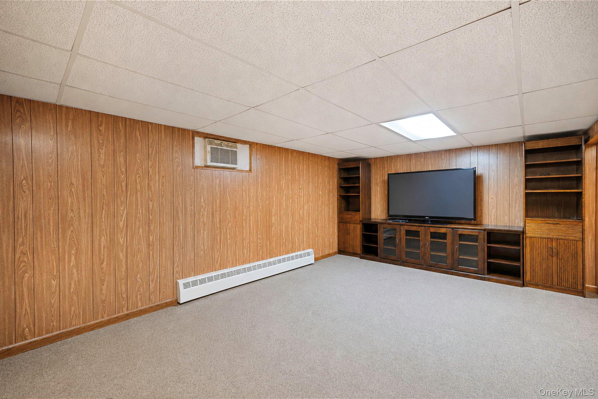 425 Old Country Road Deer Park, NY 11729 - Photo 30 of 34