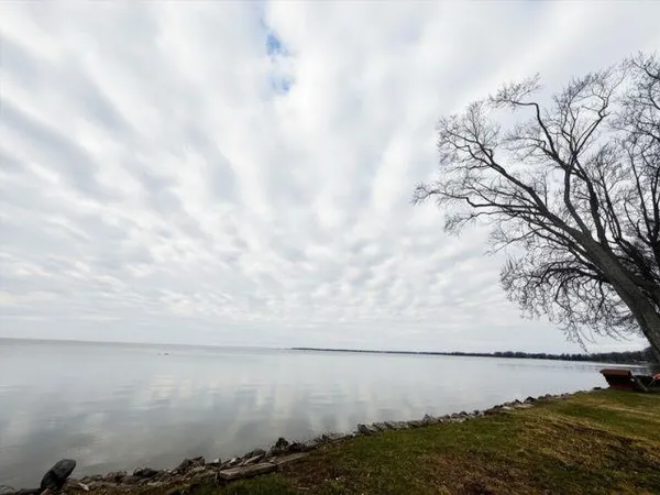 $399,900 | W7225 Firelane 2, Menasha, WI 54952