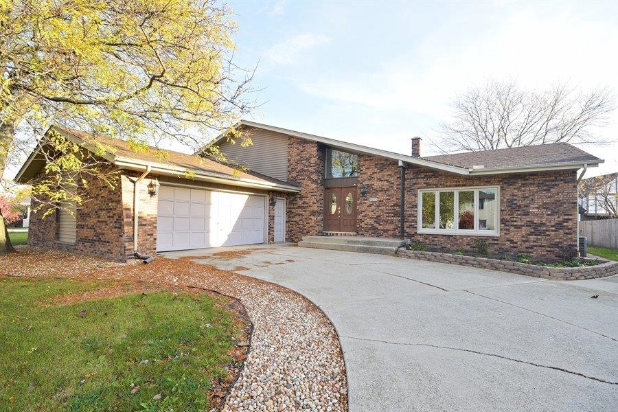 9959 Redbud Road Munster, IN 46321 - Photo 1 of 10 900x600