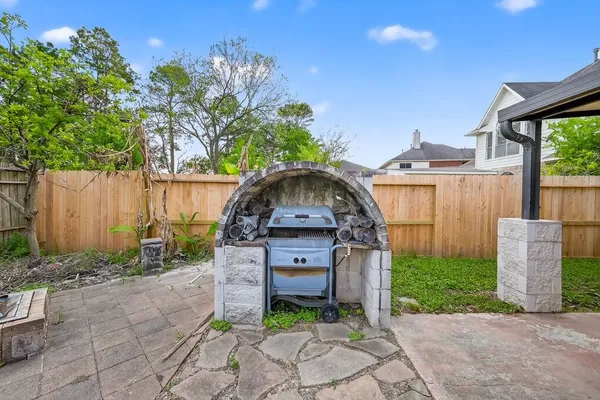 $2,300 | 3807 Stableridge Drive, Houston, TX 77014