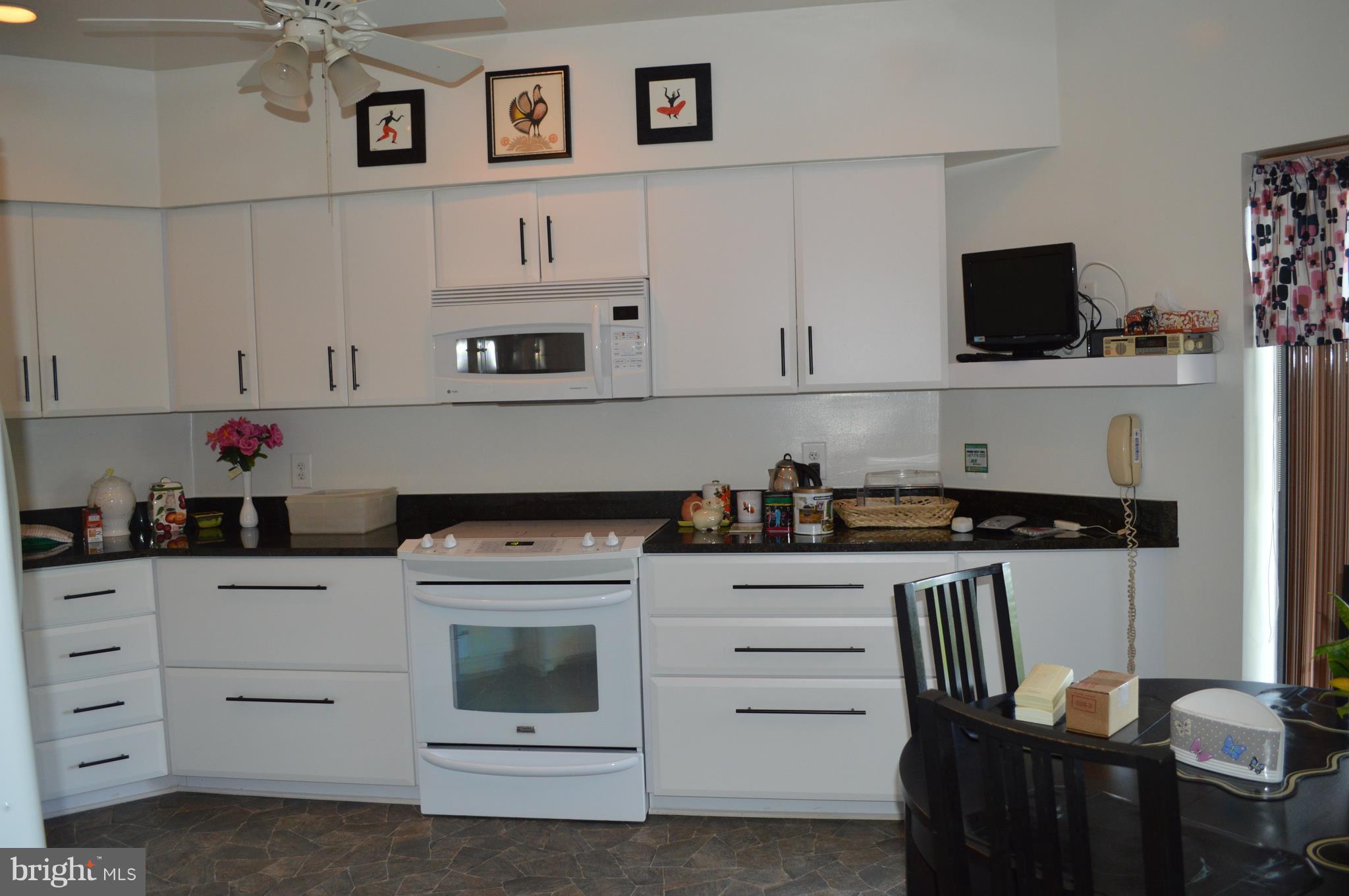 3021 Fallstaff Road, Unit 601B Baltimore, MD 21209 - Photo 4 of 18 Kitchen