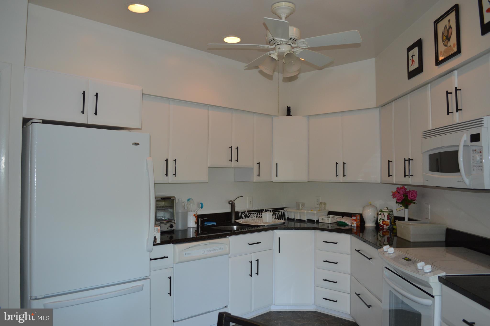3021 Fallstaff Road, Unit 601B Baltimore, MD 21209 - Photo 5 of 18 Kitchen