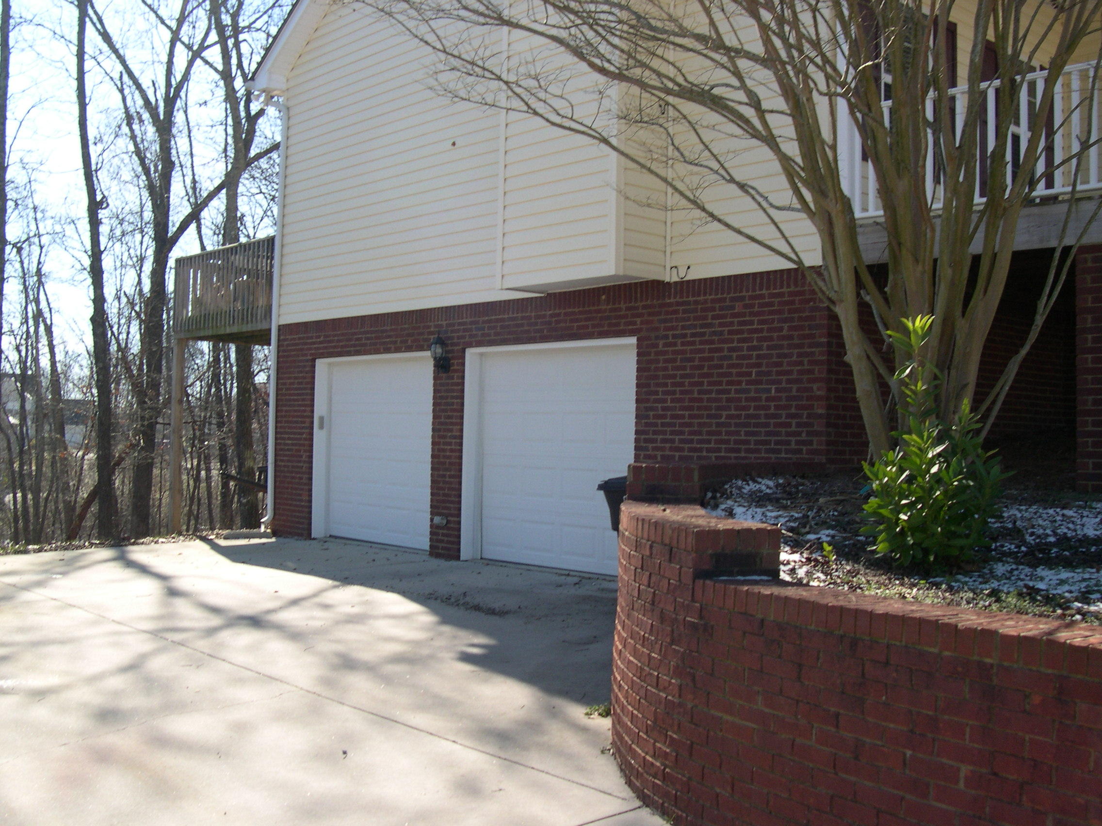 7390 British Road Ooltewah, TN 37363 - Photo 4 of 27 garage exterior
