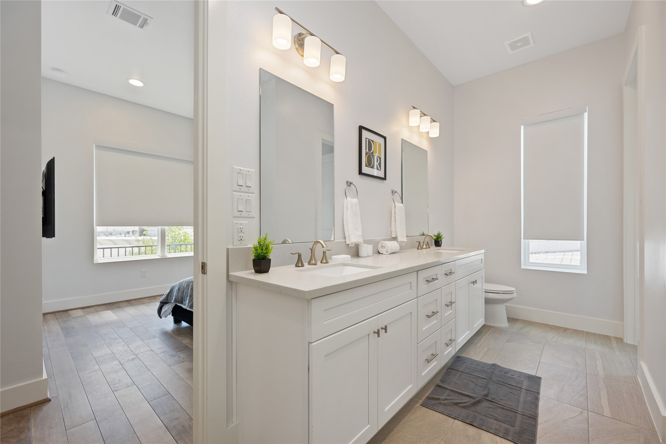 5914 Val Verde Street Houston, TX 77057 - Photo 14 of 25 a en suite bathroom with double vanity a window and a bathtub