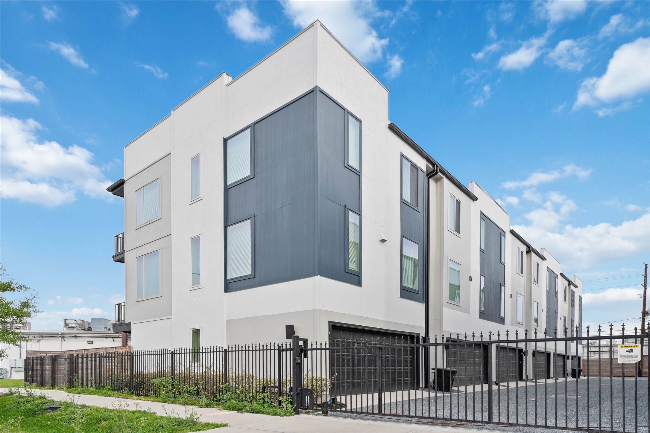 5914 Val Verde Street Houston, TX 77057 - Photo 23 of 25 a view of a large white building