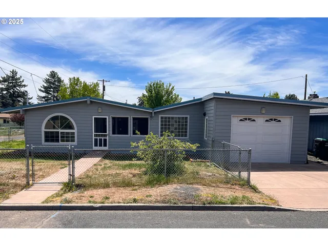 $399,900 | 1214 Northeast Loper Avenue, Prineville, OR 97754
