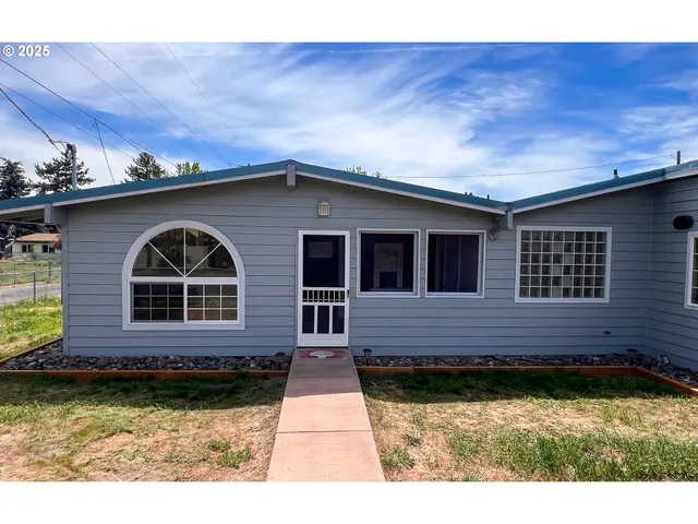 $399,900 | 1214 Northeast Loper Avenue, Prineville, OR 97754