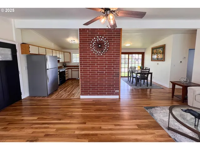 $399,900 | 1214 Northeast Loper Avenue, Prineville, OR 97754