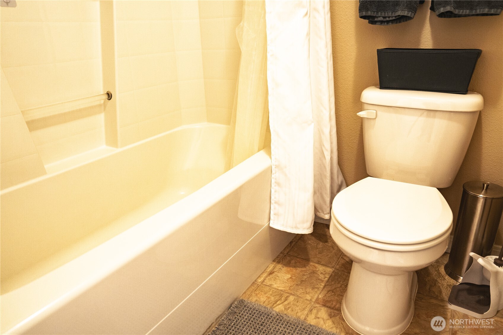 27661 McIntosh Loop Northeast Kingston, WA 98346 - Photo 25 of 34 a bathroom with a toilet and a tub
