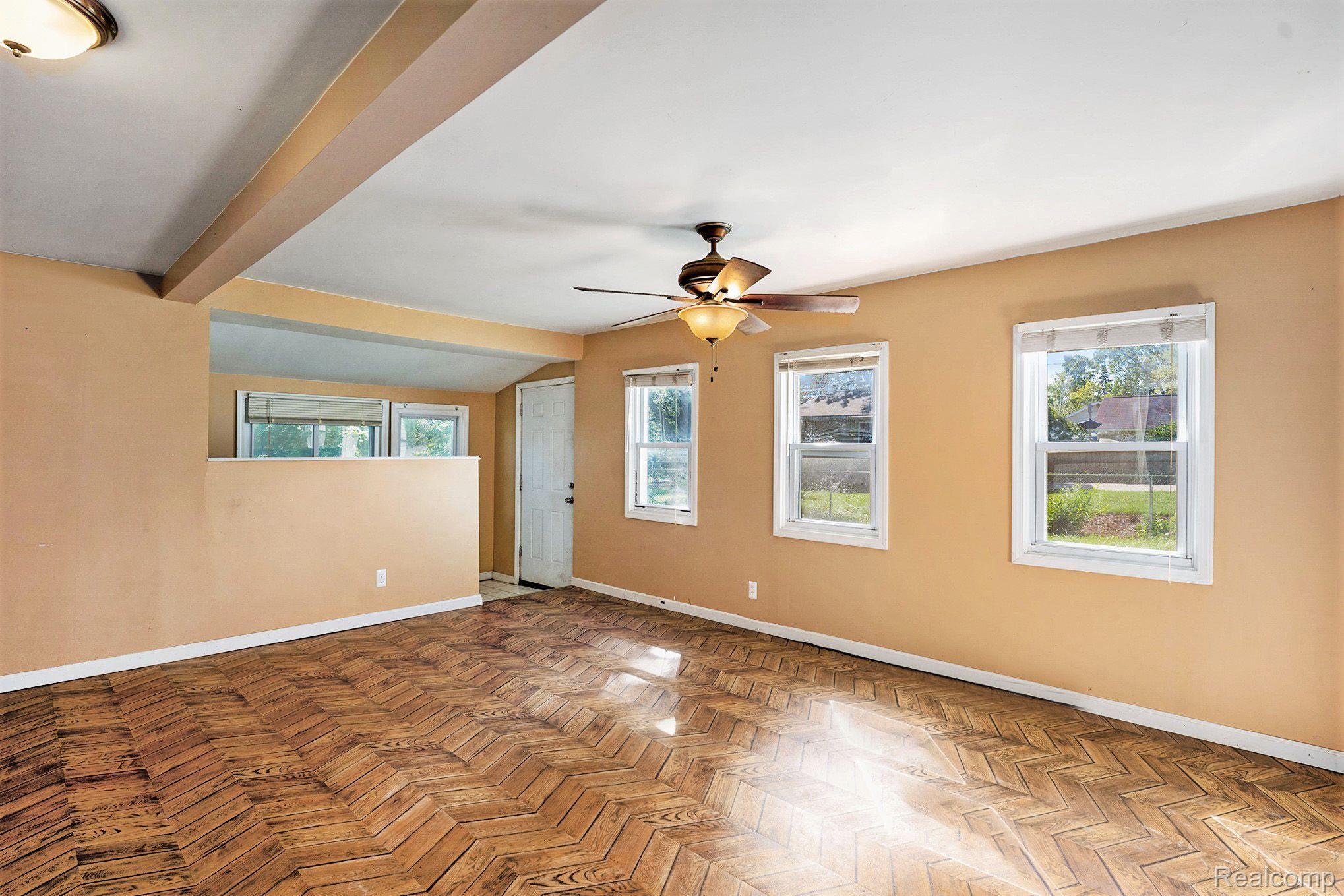 3067 South Adams Road Rochester, MI 48309 - Photo 7 of 33