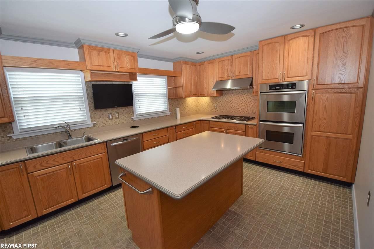 5843 Pointe Tremble Road Algonac, MI 48001 - Photo 41 of 84 50040266-40.JPG