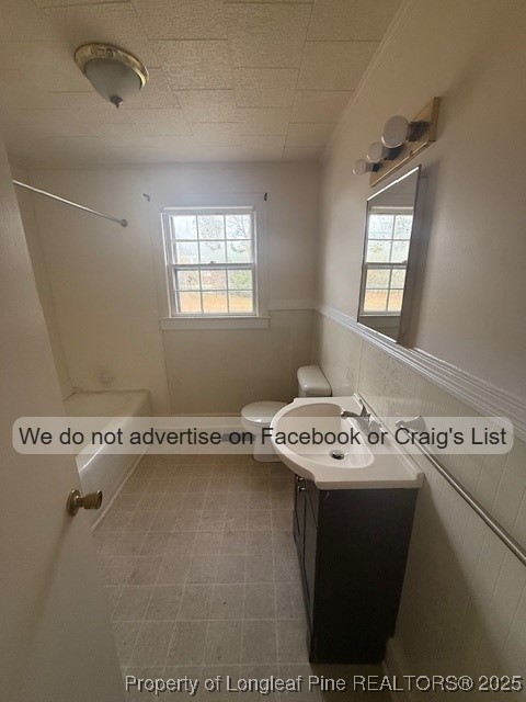 99 Susan Street Clinton, NC 28328 - Photo 6 of 10 a room with a window