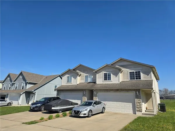 $407,000 | 10609-11 Maple Avenue, Peculiar, MO 64078