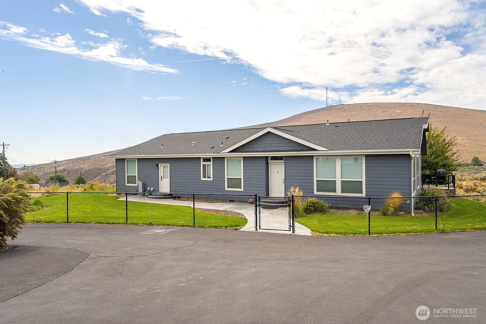 435 Maringo Road Ephrata, WA 98823 - Photo 11 of 40 a front view of a house with swimming pool and porch